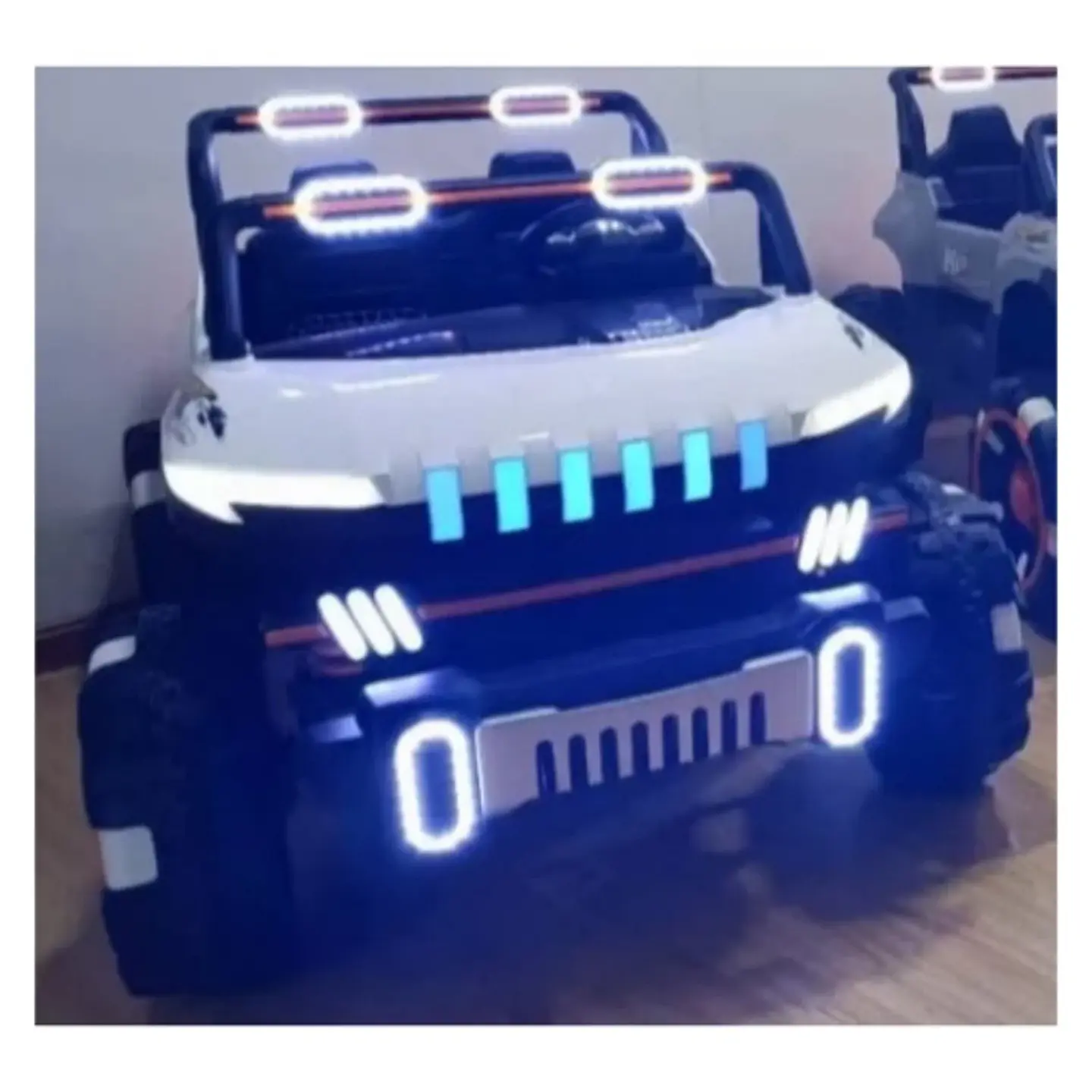 JEEP AUTO A BATERIA 4X4 LUCES LED CON CONTROL REMOTO 2