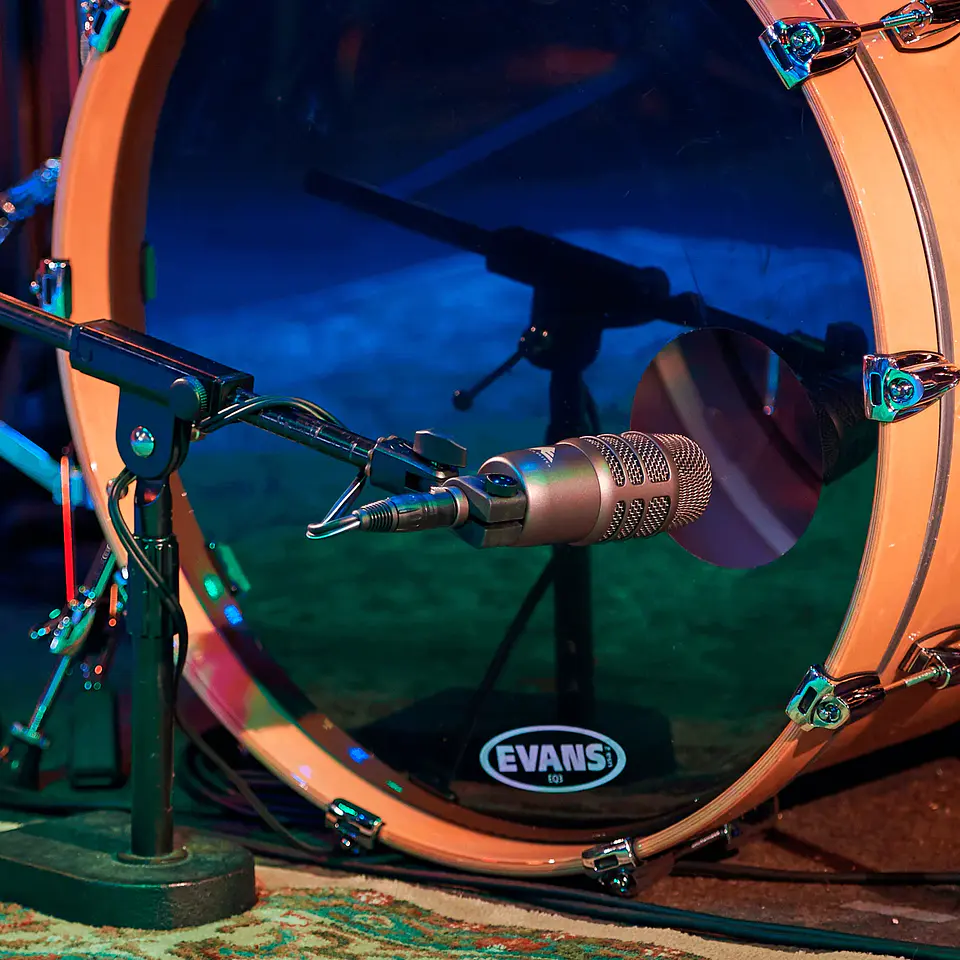 MICRÓFONO DUAL ELEMENTO DINÁMICO/CONDENSADOR PARA KICK AE2500 - AUDIO-TECHNICA 2