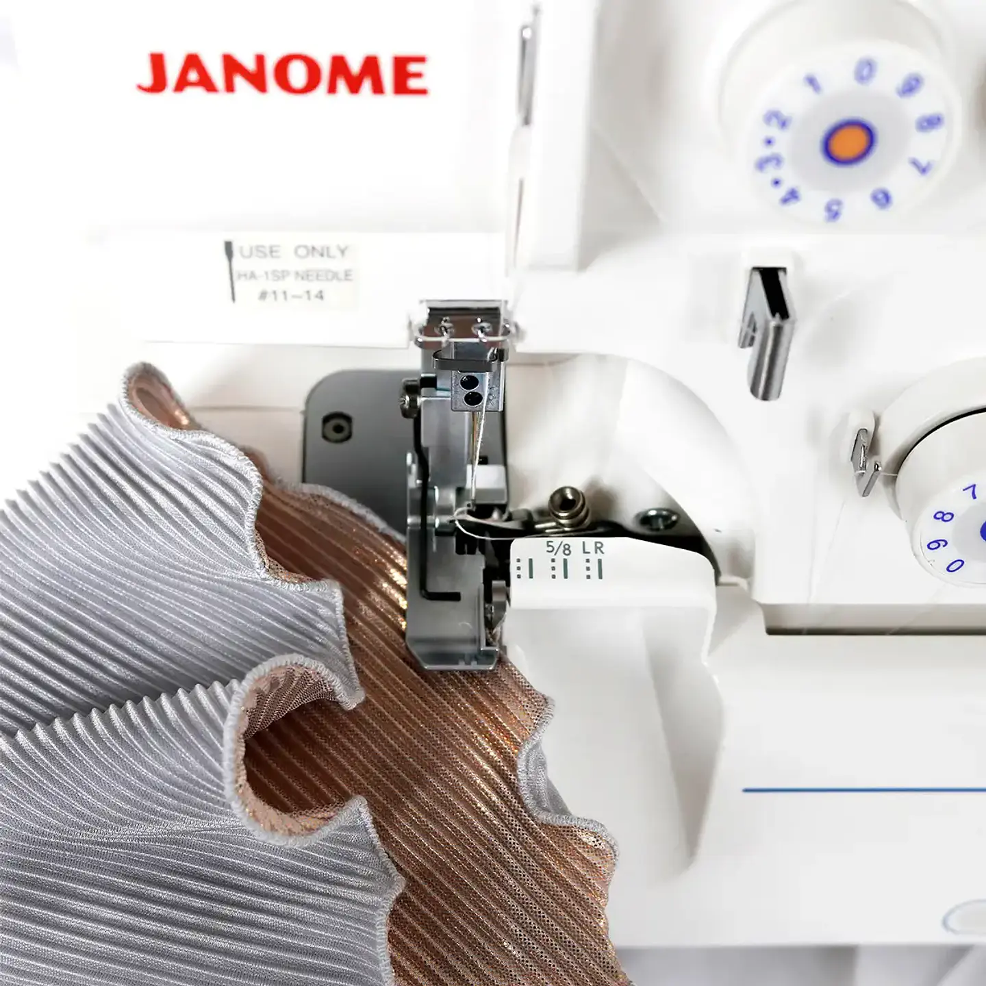 COMBO JANOME MAQUINA DE COSER 311 + OVERLOCK 8002D 8