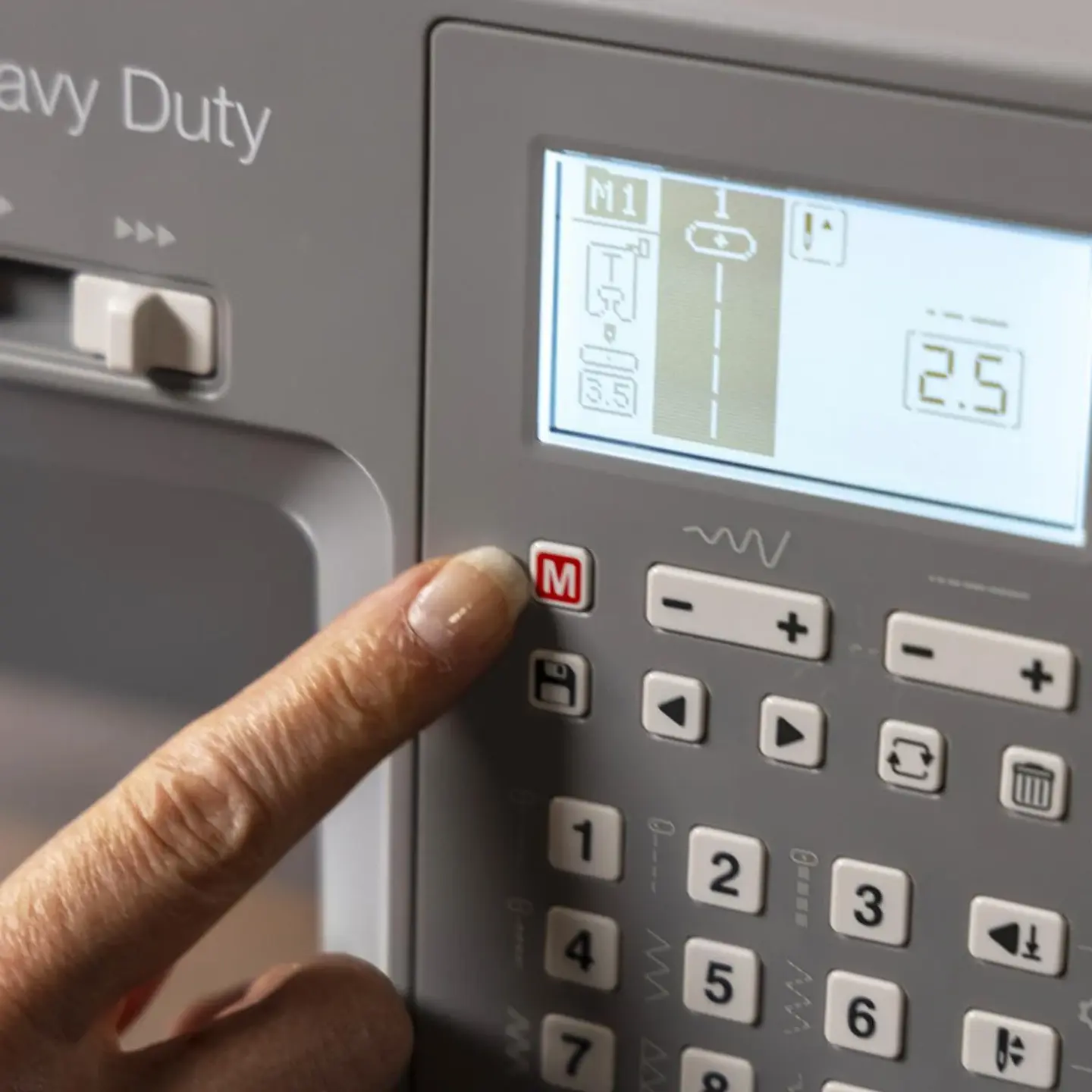 MAQUINA DE COSER PORTATIL SINGER HD6805C CON FUNCIONES AVANZADAS 6