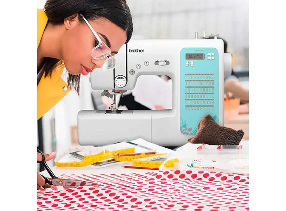 MÁQUINA DE COSER COMPUTARIZADA BROTHER CS6000XL 6