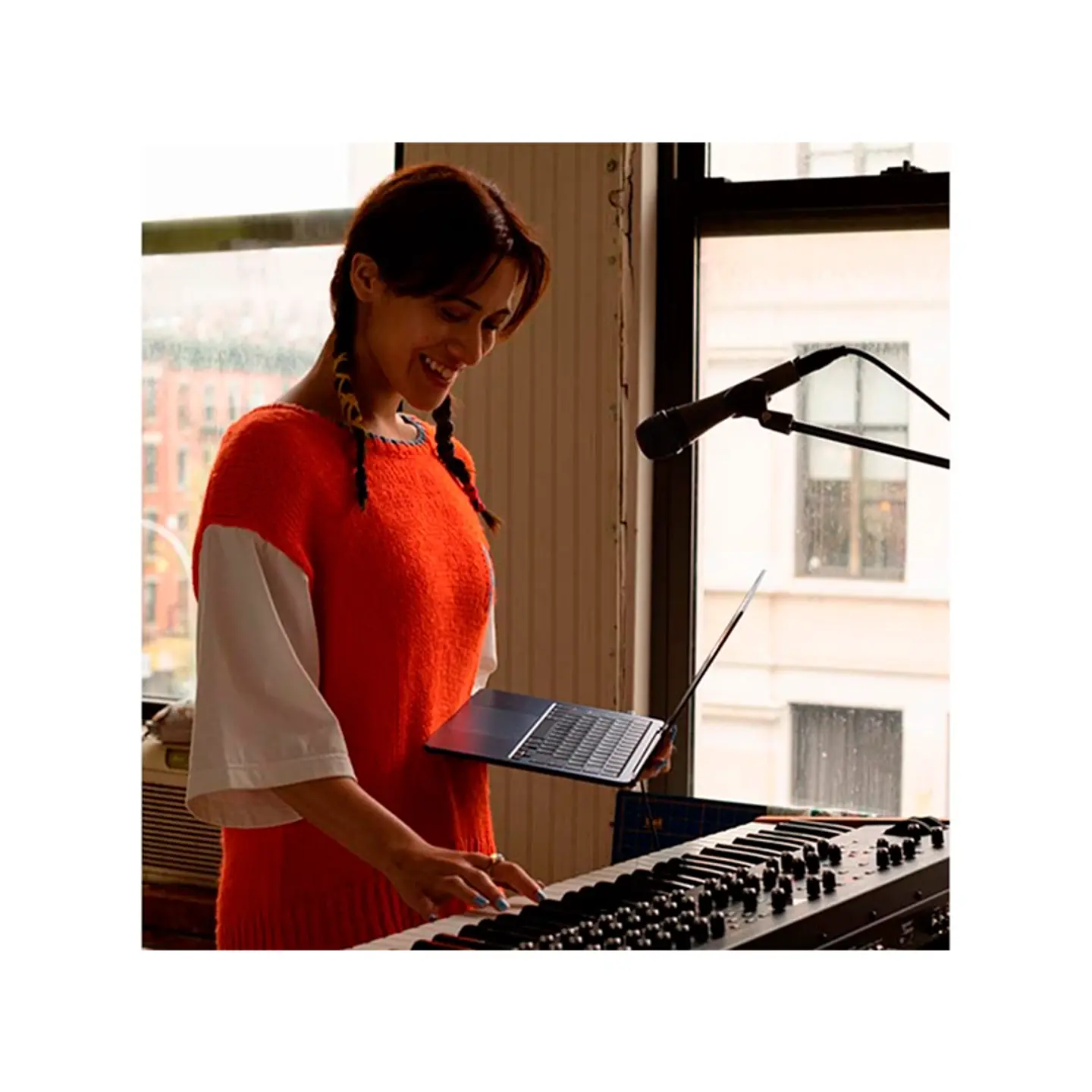 MACBOOK AIR M2 (CPU 8NUC Y GPU 8NUC) 16GB RAM 256GB SSD 13.6