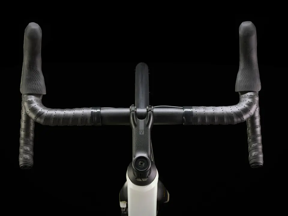 Bicicleta Ruta Trek Domane AL 4 Gen 4 Blanca 3