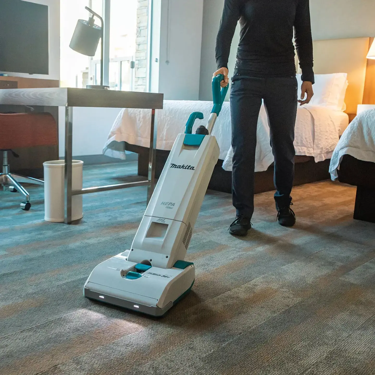 ASPIRADORA INALAMBRICA MAKITA 36V DVC560PT2 +CARG.+ BATERIAS 6