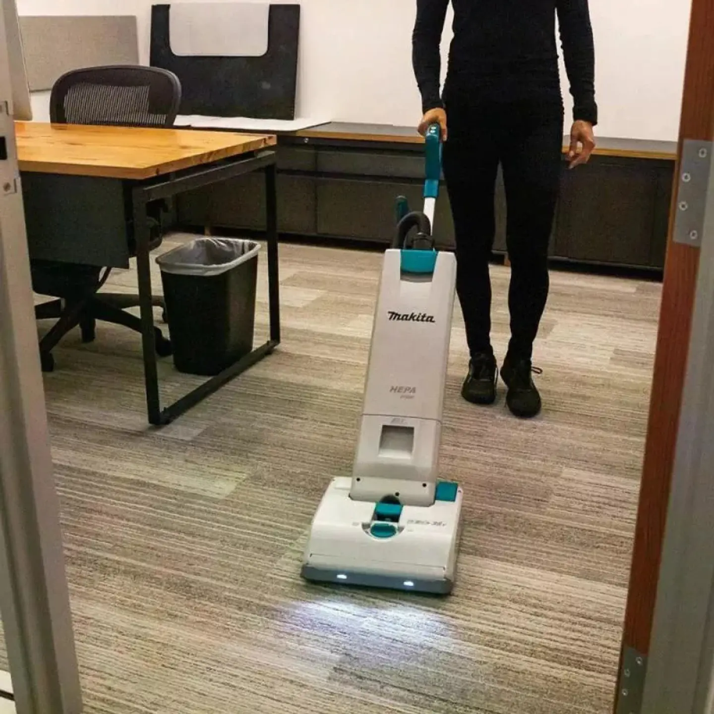 ASPIRADORA INALAMBRICA MAKITA 36V DVC560PT2 +CARG.+ BATERIAS 7