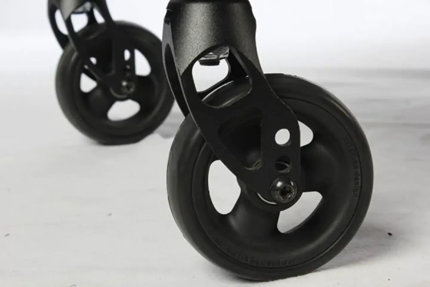 SILLA DE RUEDAS BIPEDESTADORA GET UP CON RESPALDO BAJO 2