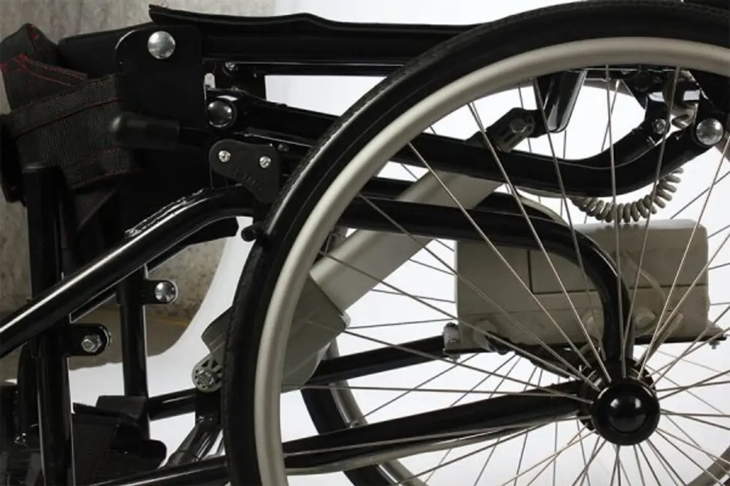 SILLA DE RUEDAS BIPEDESTADORA GET UP CON RESPALDO BAJO 3