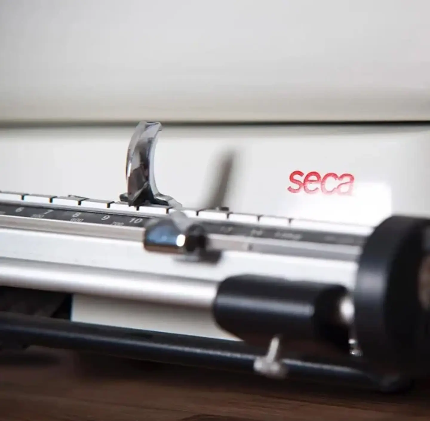 BALANZA PEDIÁTRICA MECÁNICA CON PESAS DESLIZANTES SECA 725 3