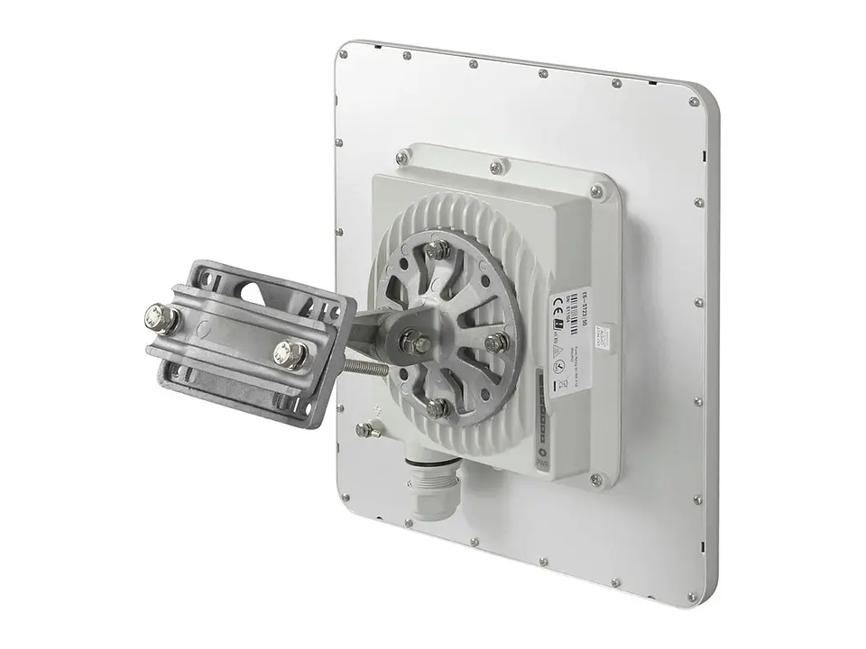 Astra Wireless E6-ST23-50 - Radio Terminal PTP/ST Evolution, Banda dual (5.X + 6.X), 50 Mbps, Antena integrada 23 dBi, 1xGE. Incluye Inyector PoE (24W) y kit de montaje 2