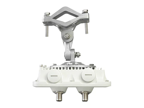 Astra Wireless Q5-E - Radio enlace PTP Quanta 5, 5 GHz, 650 Mbps, Conector tipo 2xN para antena externa, 1xGE. Incluye Inyector PoE (24W) y kit de montaje