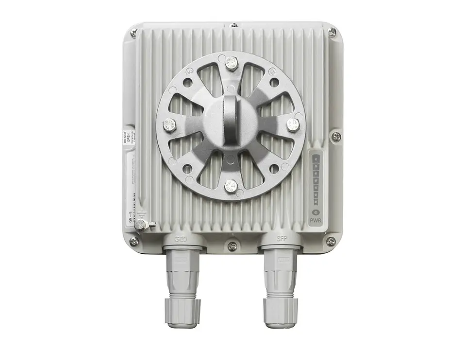 Astra Wireless Q5-E - Radio enlace PTP Quanta 5, 5 GHz, 650 Mbps, Conector tipo 2xN para antena externa, 1xGE. Incluye Inyector PoE (24W) y kit de montaje 3