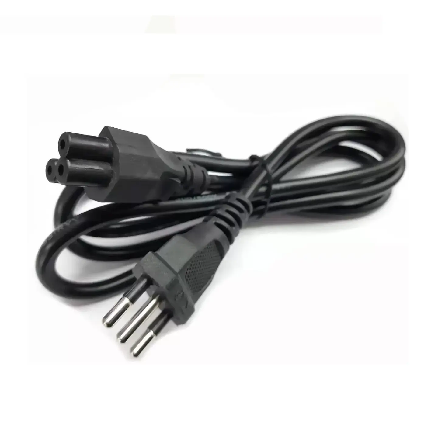 Cable de Poder Tipo Trebol 1.8 Mts 0150079 2