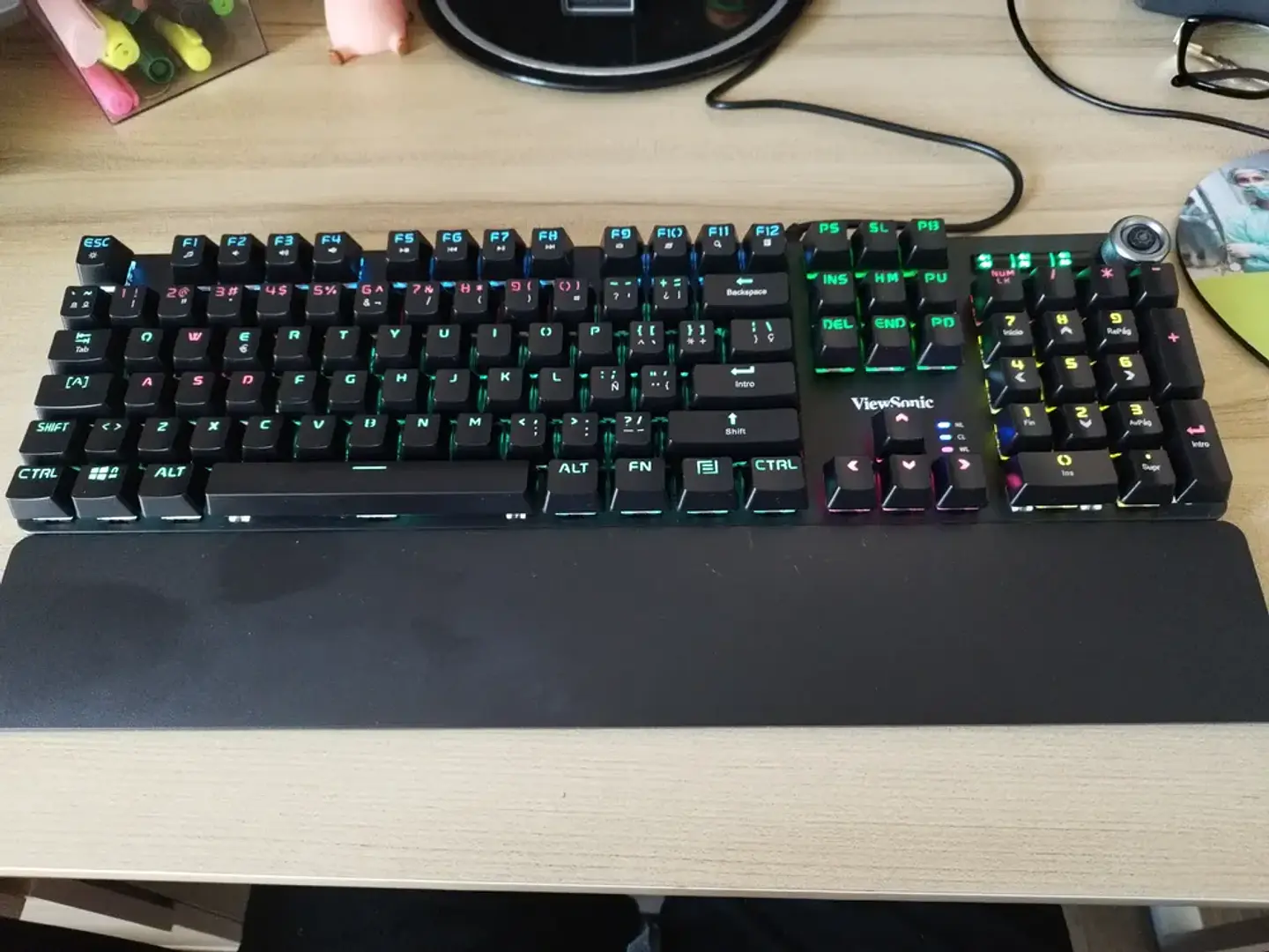 Teclado Mecánico Retro Iluminado con Apoya Muñeca ViewSonic 2