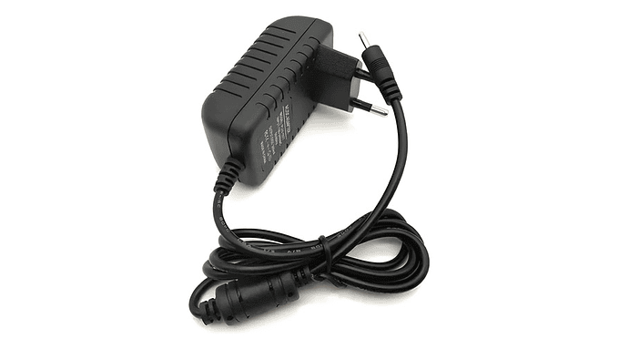 Cargador Tablet  Datacom Conector 2.5 Alternativo 1