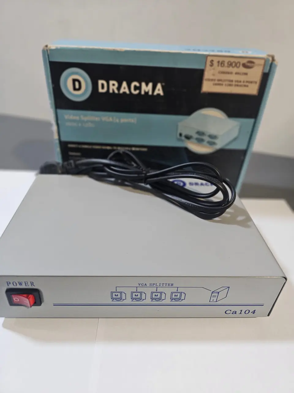 VIDEO SPLITTER VGA 4 PORTS 1600X 1280 DRACMA ( Caja deteriorada ) 1