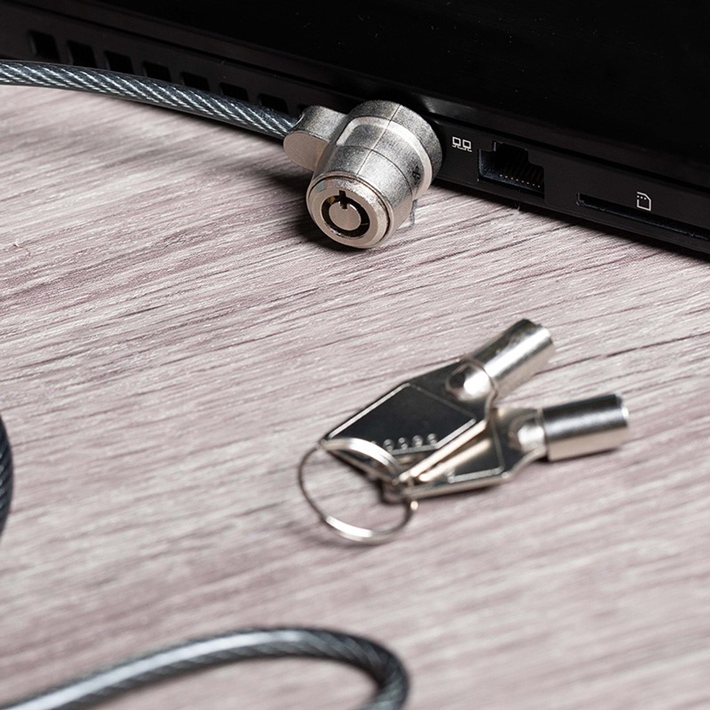 Candado Seguridad Notebook Klip Xtreme KSD330 4