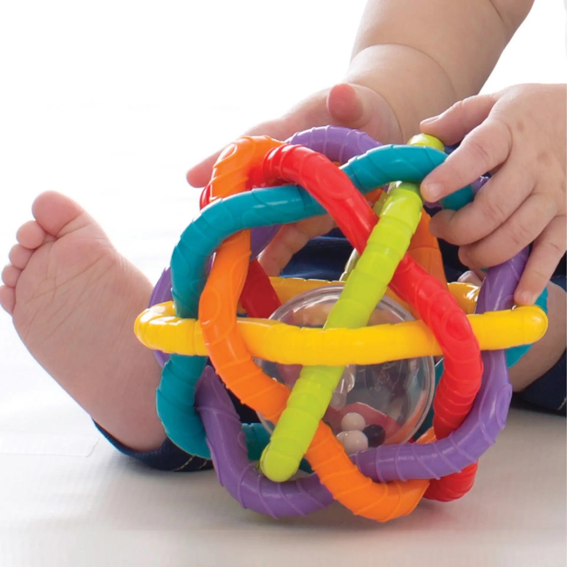 Pelota Sonajero Multicolor Bendy Playgro 2