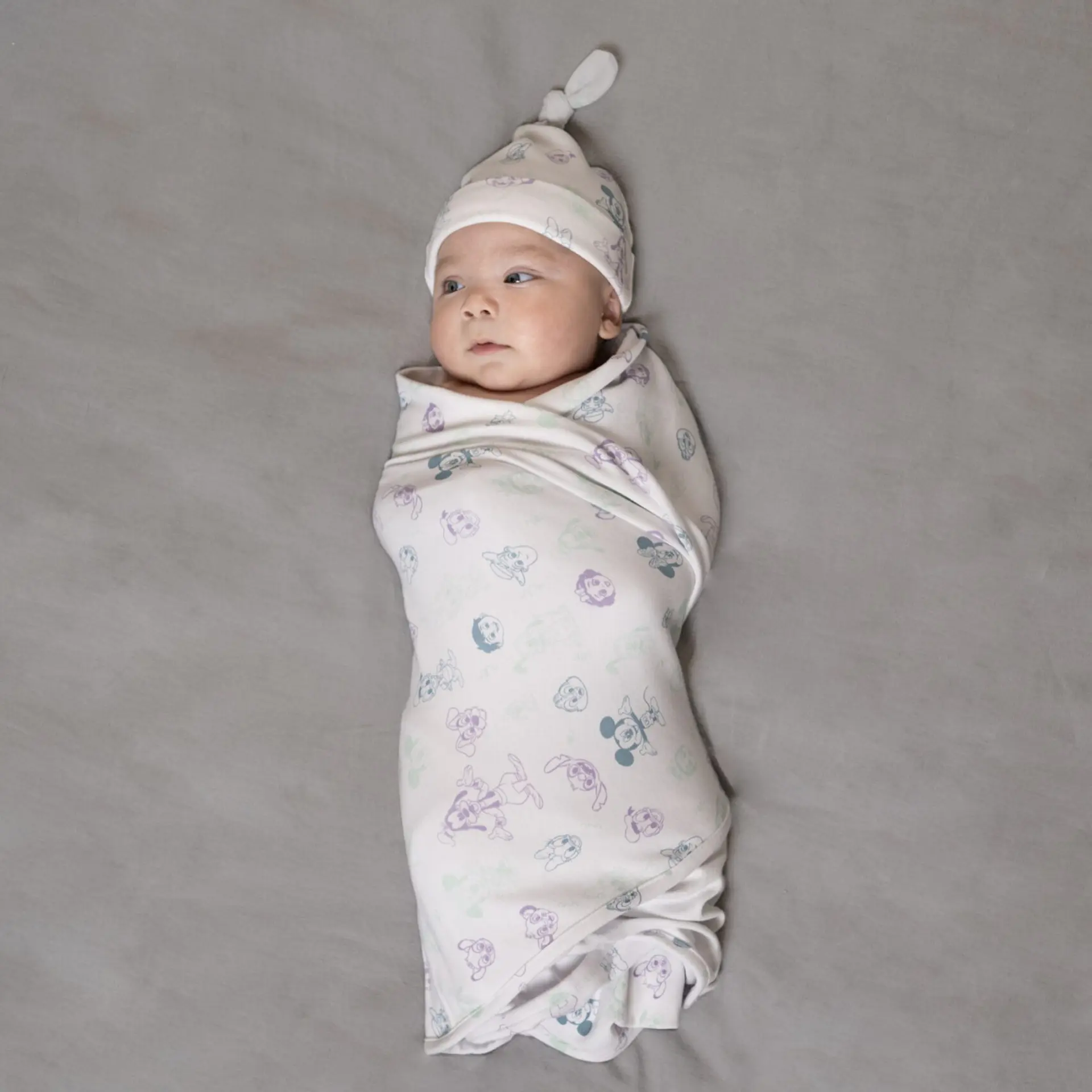 Set Mantita Envolvente y Gorrito Disney 100 2