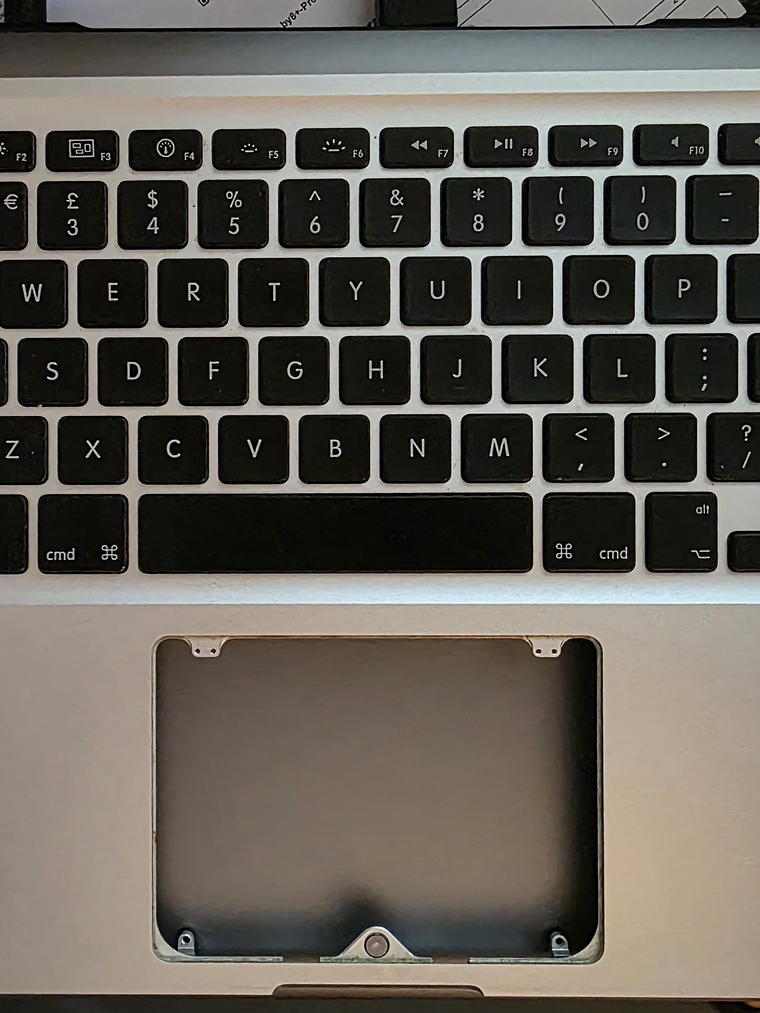 Base Inferior / Carcaça Interna MacBook A1278 - 2010 – Original Apple 1