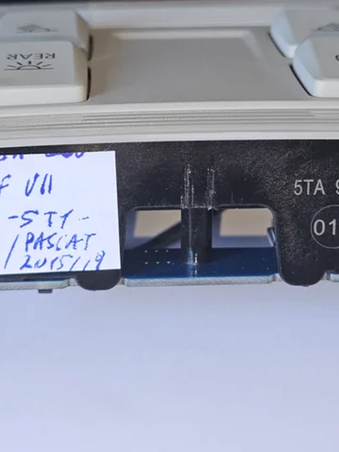 Quebra-luz Dianteiro Iluminação de Salão (Cabina) Ref. 5TA947105B 2