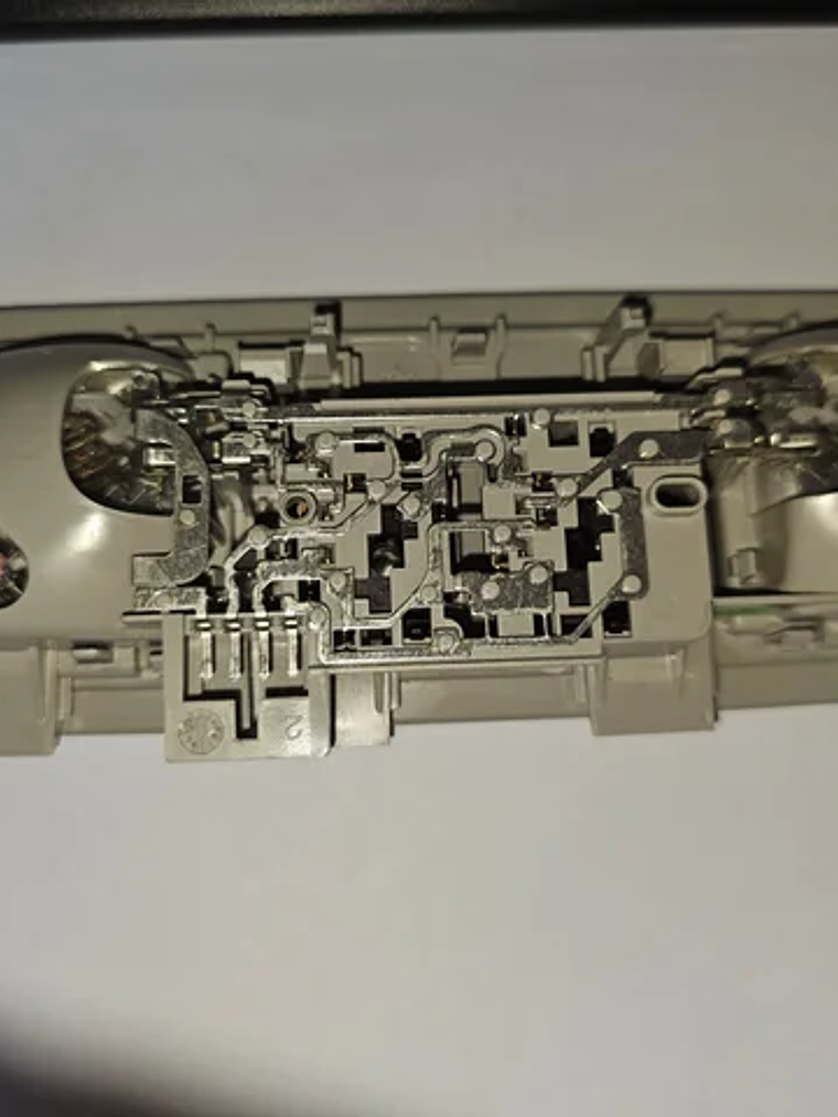 Quebra-luz Traseiro Iluminação de Salão (Cabina) - Ref. 5G0947291K 3