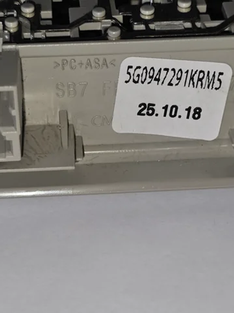 Quebra-luz Traseiro Iluminação de Salão (Cabina) - Ref. 5G0947291K 4