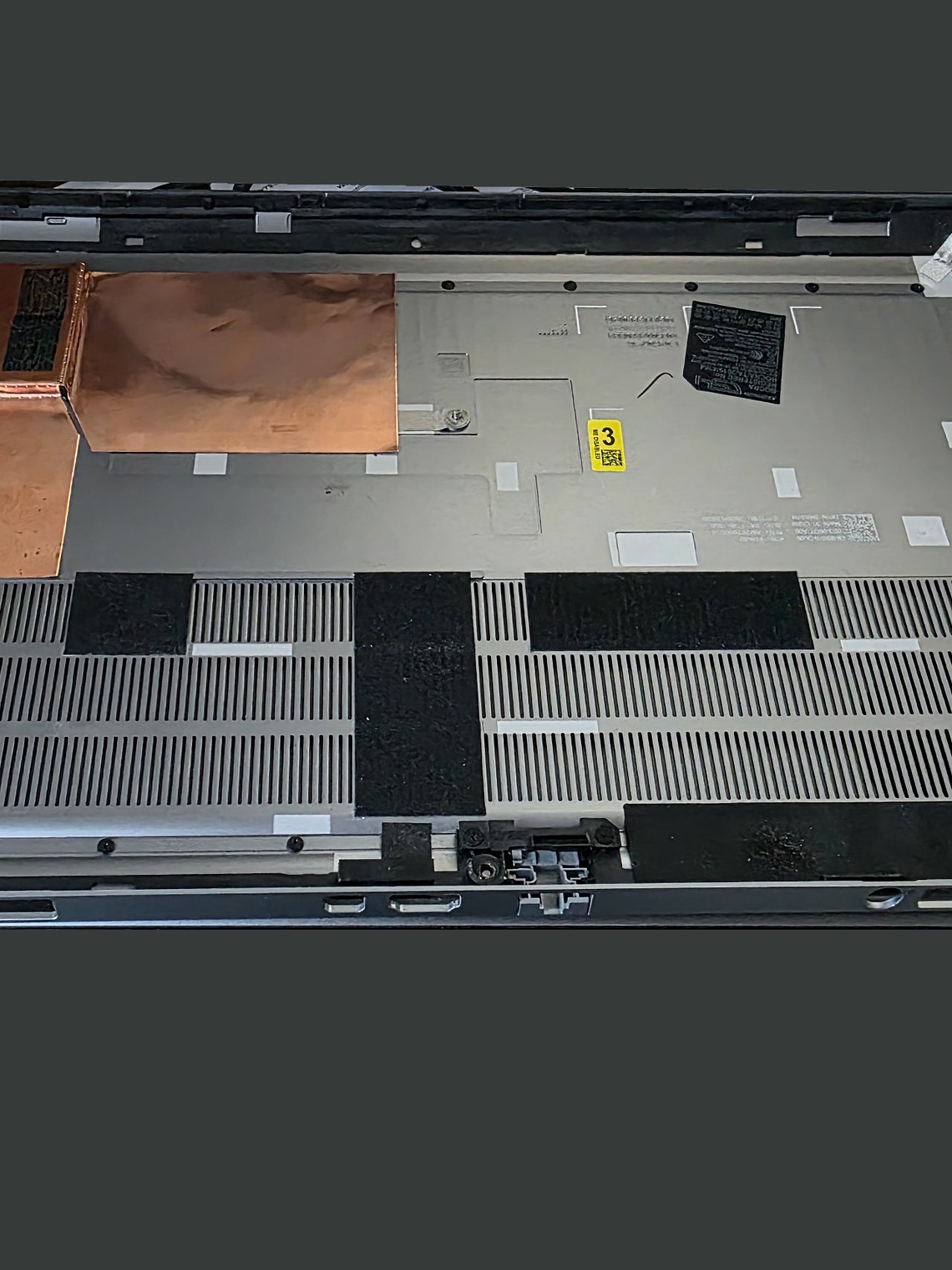 Carcaça Base Inferior (Bottom) – Dell Precision 7550 1