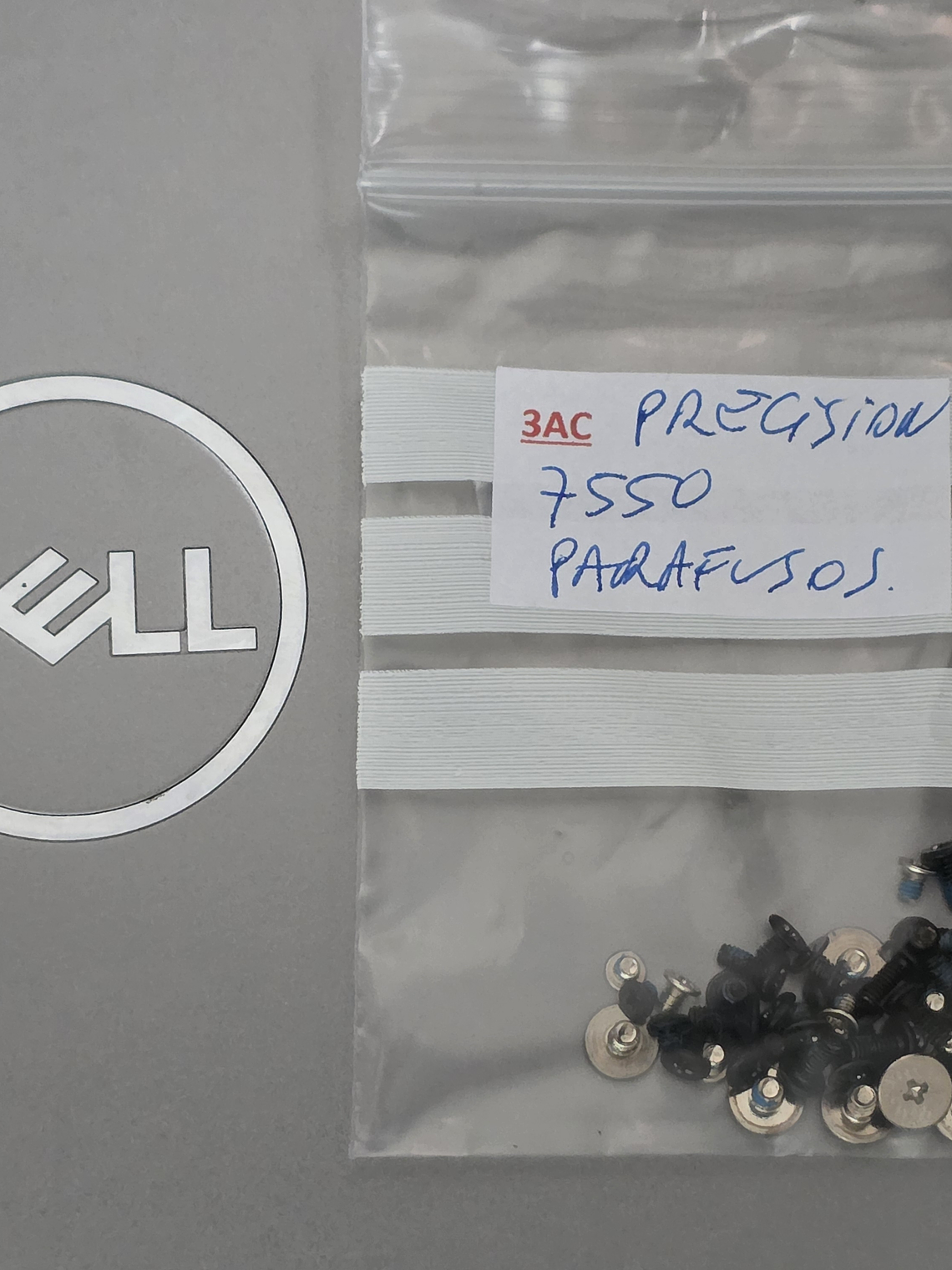 Parafusos Dell Precision 7550 1