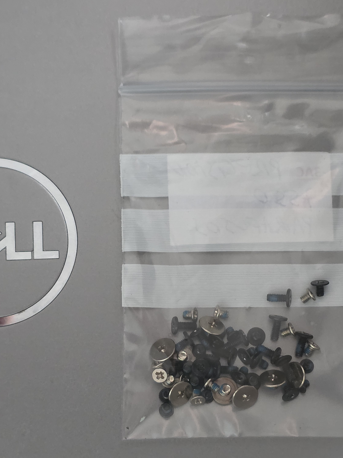 Parafusos Dell Precision 7550 2