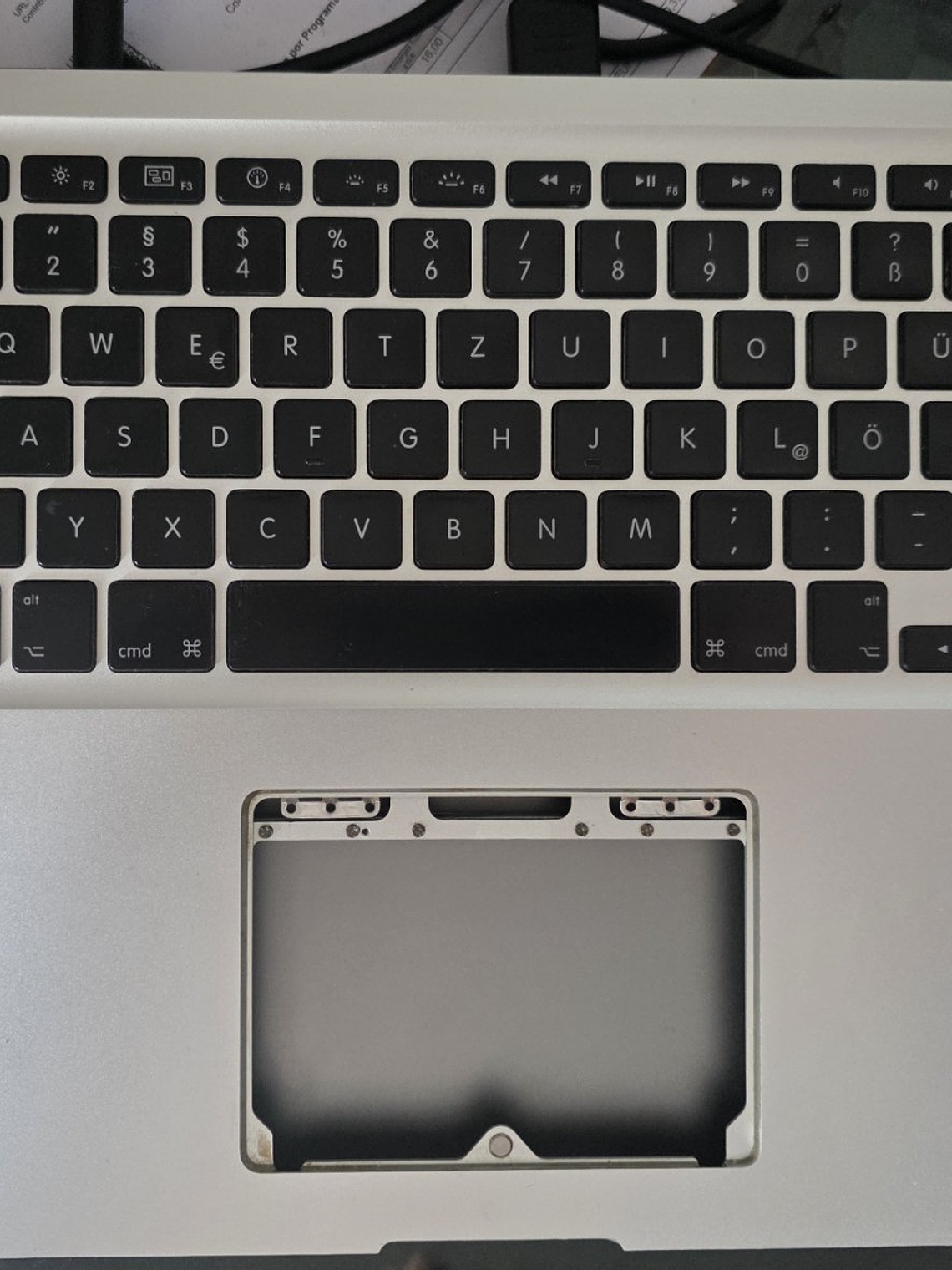 Carcaça Superior com Teclado MacBook Pro A1286 (2008) — QWERTZ Alemão 1