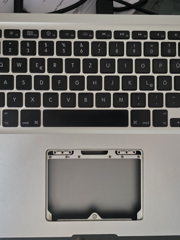 Carcaça Superior com Teclado MacBook Pro A1286 (2008) — QWERTZ Alemão 1