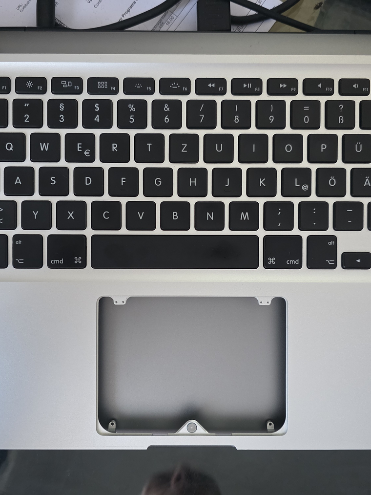 Carcaça Superior com Teclado – MacBook Pro A1278 (2010) – QWERTZ Alemão 1