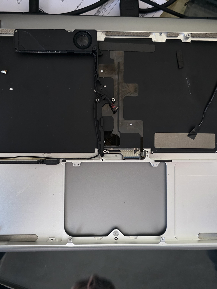 Carcaça Superior com Teclado – MacBook Pro A1278 (2010) – QWERTZ Alemão 2