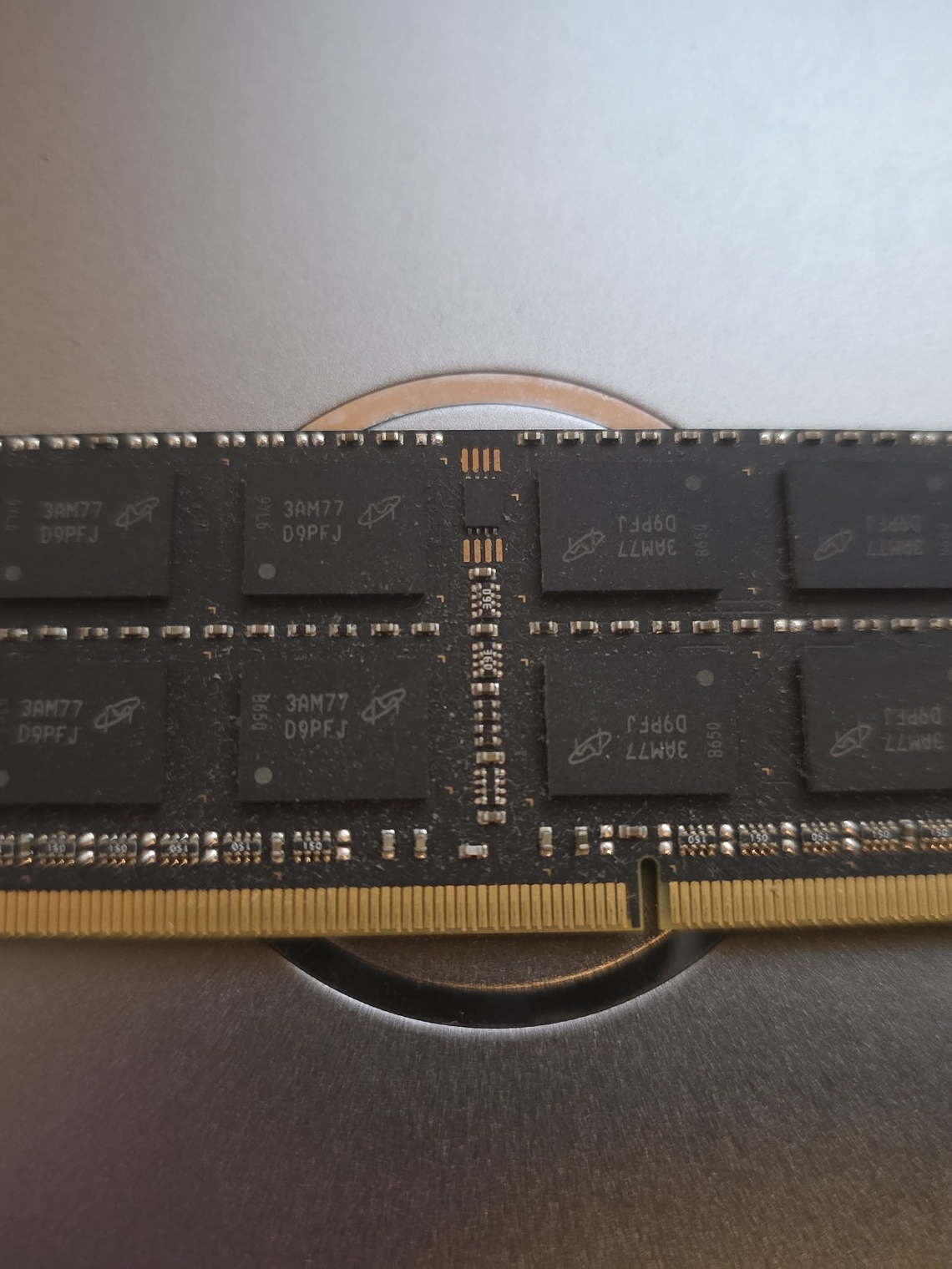 Memória RAM 4GB DDR3 1600MHz – Micron MT16JTF51264JHZ 2