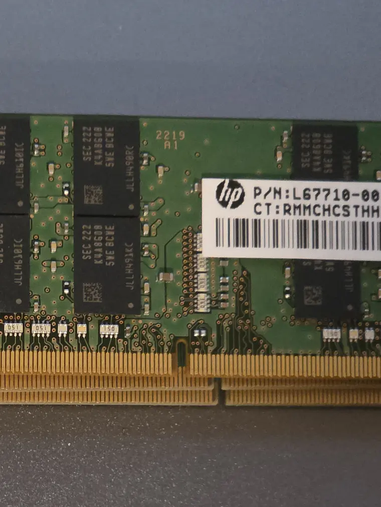Memória RAM Samsung 16GB DDR4 - M471A2K43EB1-CWE 2