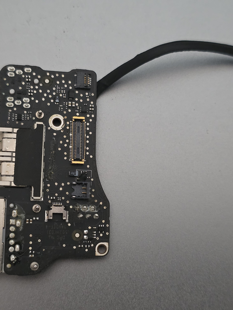 Peças do Macbook A1466 - Emc 2559 - 4B8 12