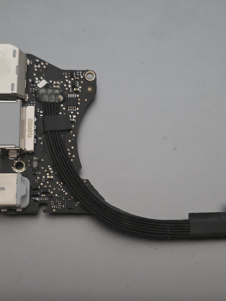 Peças do MacBook Air A1370 EMC 2393 - 2010 - 4B0 5