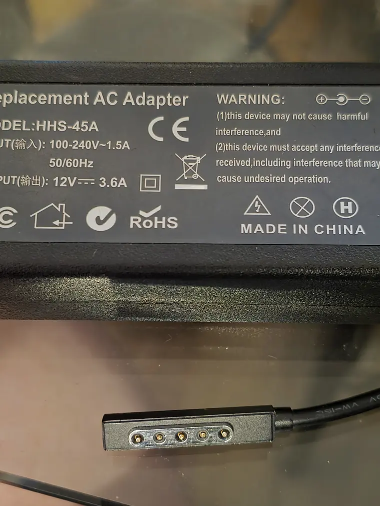 Carregador para Microsoft Surface Pro 1 / 2 — 12V 1