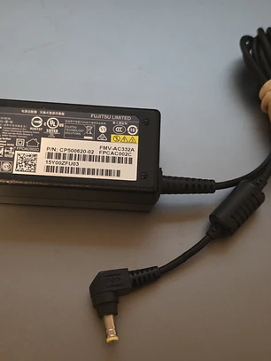 Carregador Original Fujitsu 65W — 19V 3.42A