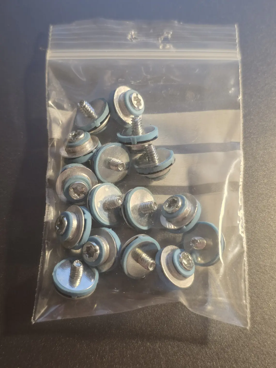 Parafusos Cativos para Fixação de Disco Rígido 1