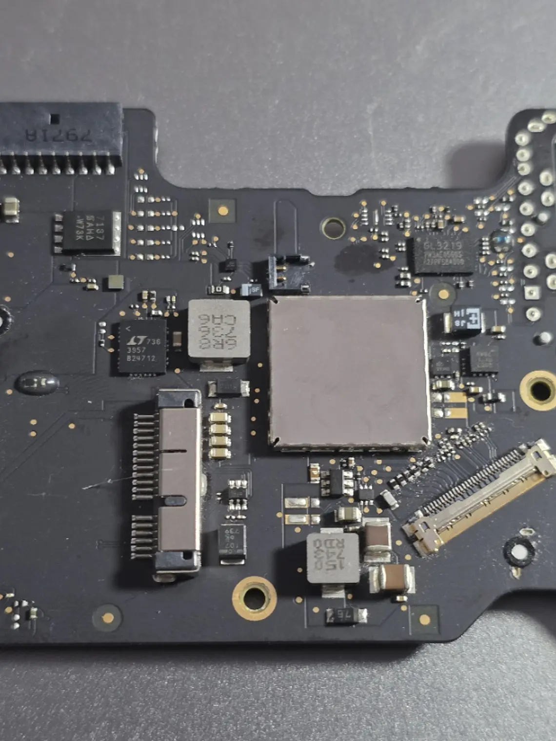 Peças do Macbook A1466 - Emc 3178 - 5A4 6
