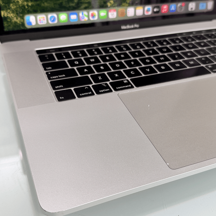 MacBook Pro 15'' (2019) i7 16GB RAM 500GB SSD 3
