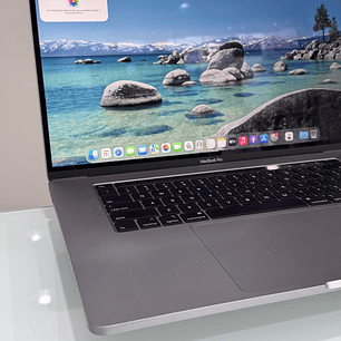 MacBook Pro 16'' (2020) intel i7 32GB RAM 500GB SSD