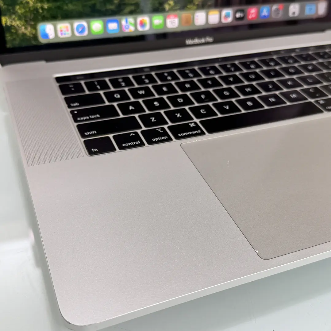 MacBook Pro 15'' (2016) i7 16GB RAM 256GB SSD 1