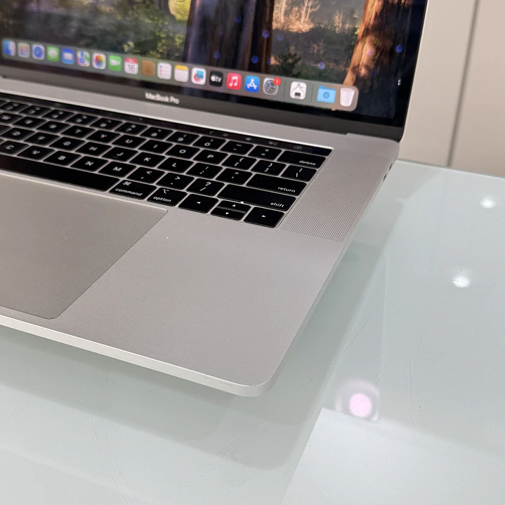 MacBook Pro 15'' (2016) i7 16GB RAM 256GB SSD 2