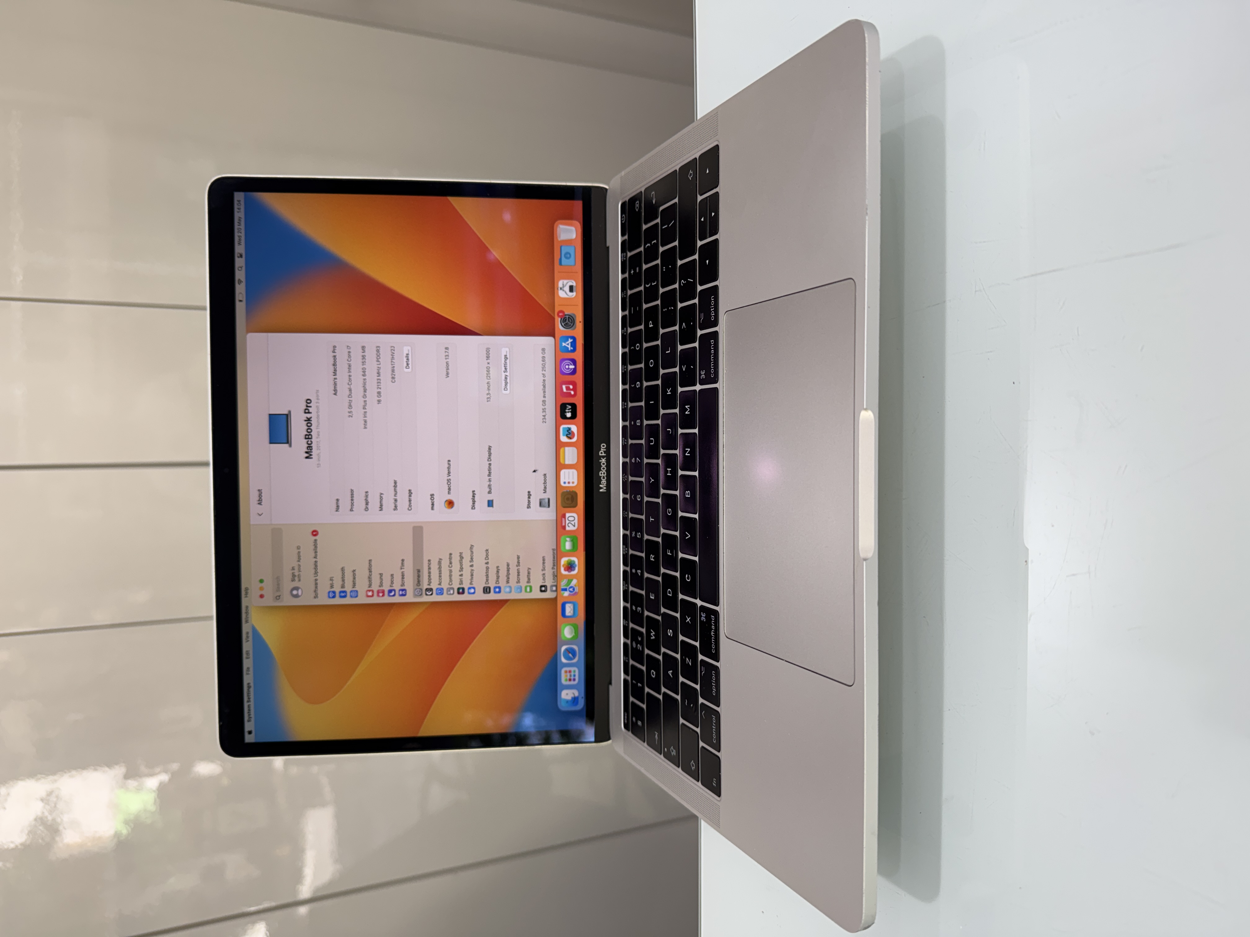 MacBook Pro 13 2017 i7 16GB RAM 256GB SSD