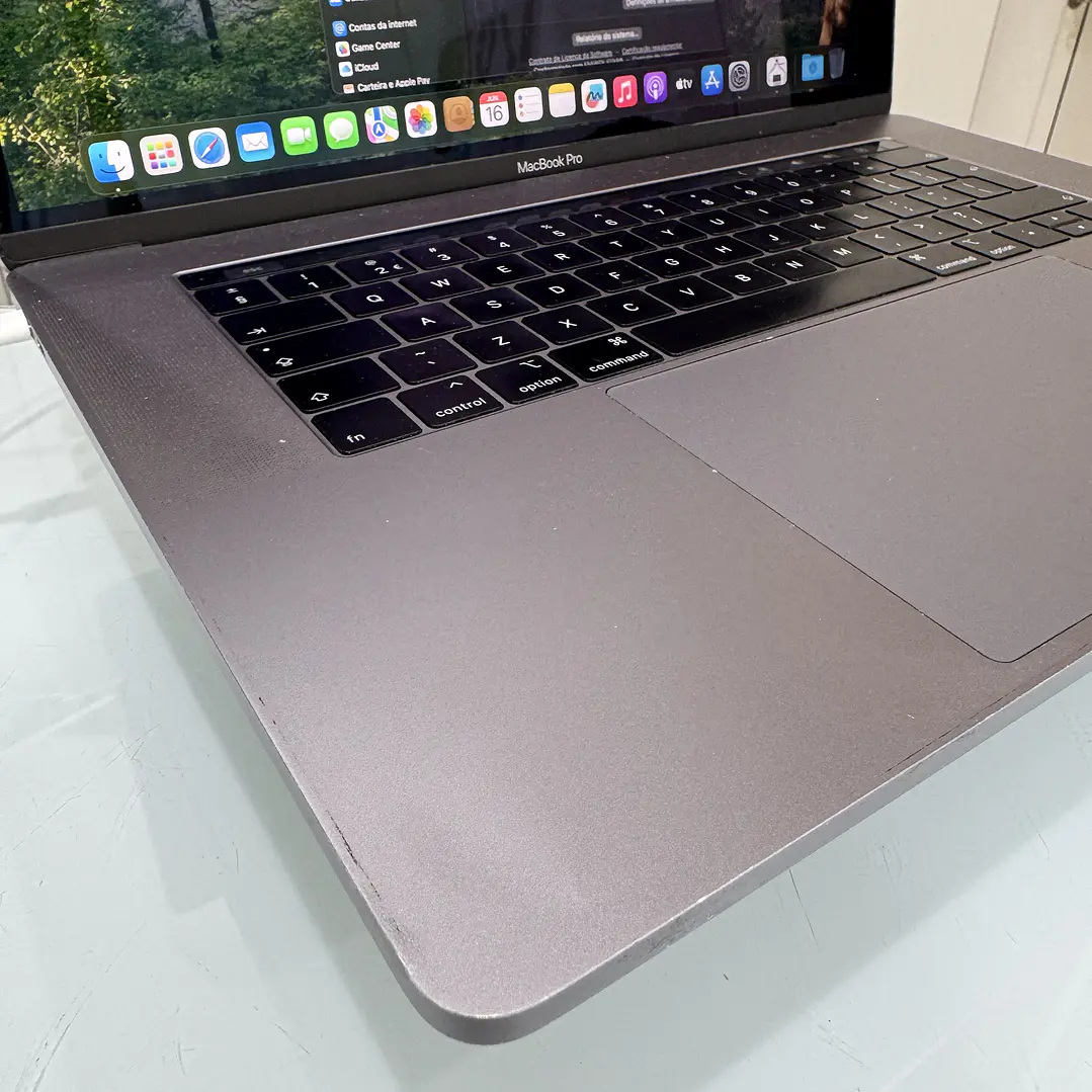 MacBook Pro 15'' TouchBar A1990 (2018) i7 32GB RAM 500GB SSD GRADE C 2