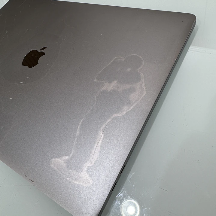 MacBook Pro 15'' TouchBar A1990 (2018) i7 32GB RAM 500GB SSD GRADE C 3