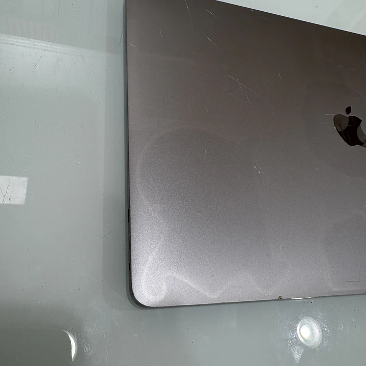 MacBook Pro 15'' TouchBar A1990 (2018) i7 32GB RAM 500GB SSD GRADE C 4