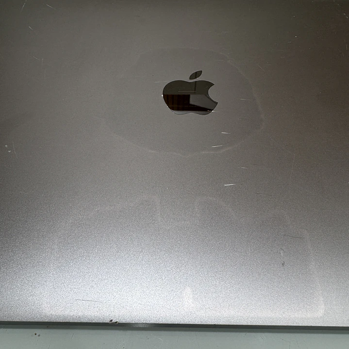 MacBook Pro 15'' TouchBar A1990 (2018) i7 32GB RAM 500GB SSD GRADE C 5